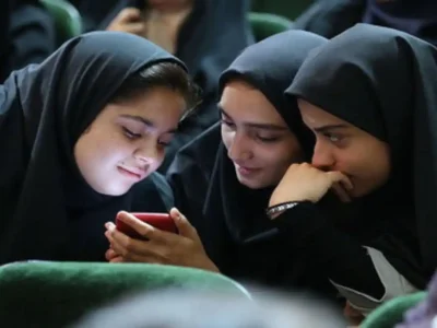 آیا آوردن تلفن همراه به مدارس آزاد است؟