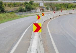 نصب تابلو ها و علائم ایمنی جدید در راه های مازندران